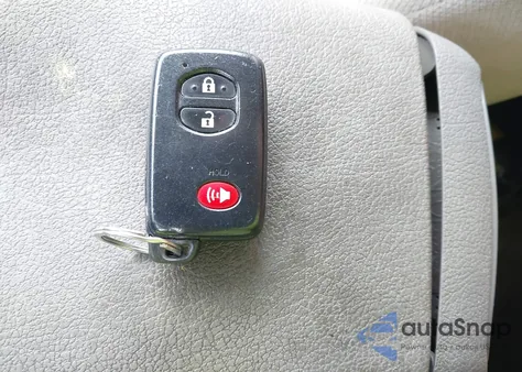 2013 Toyota Prius V Three z USA, uszkodzony, nr VIN JTDZN3EUXD3283677